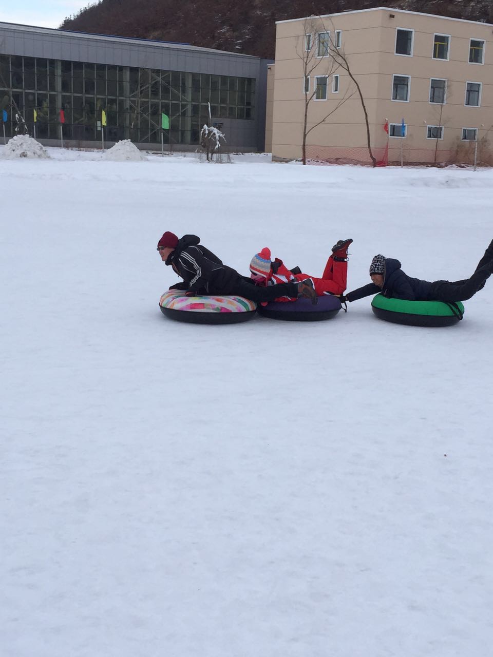 黑龍江大灣滑雪場冰雪樂園成功開幕，河北迪特加油助威